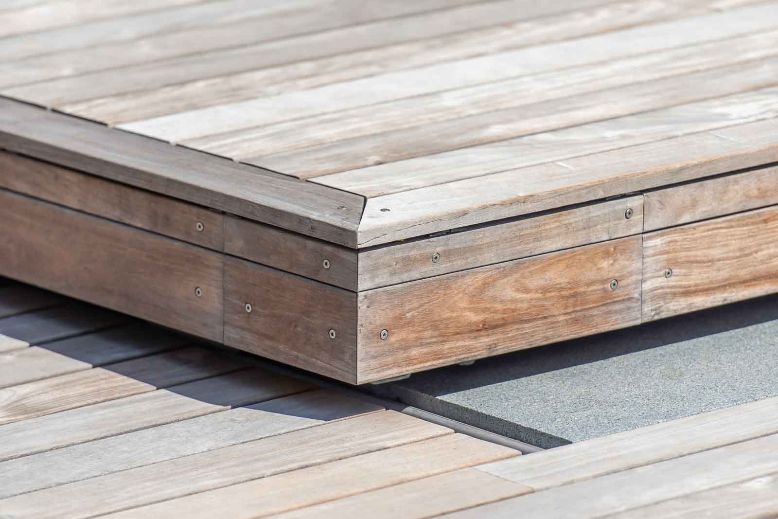 Eckdetail, Pooldeck, Schiene