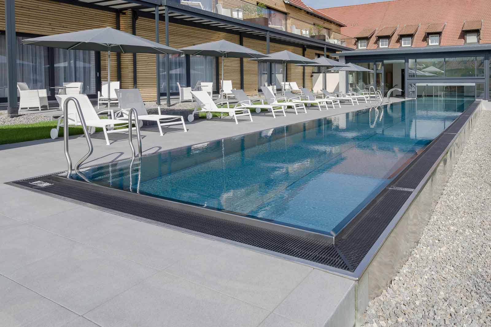 Aussenpool, Reinach, Schloss