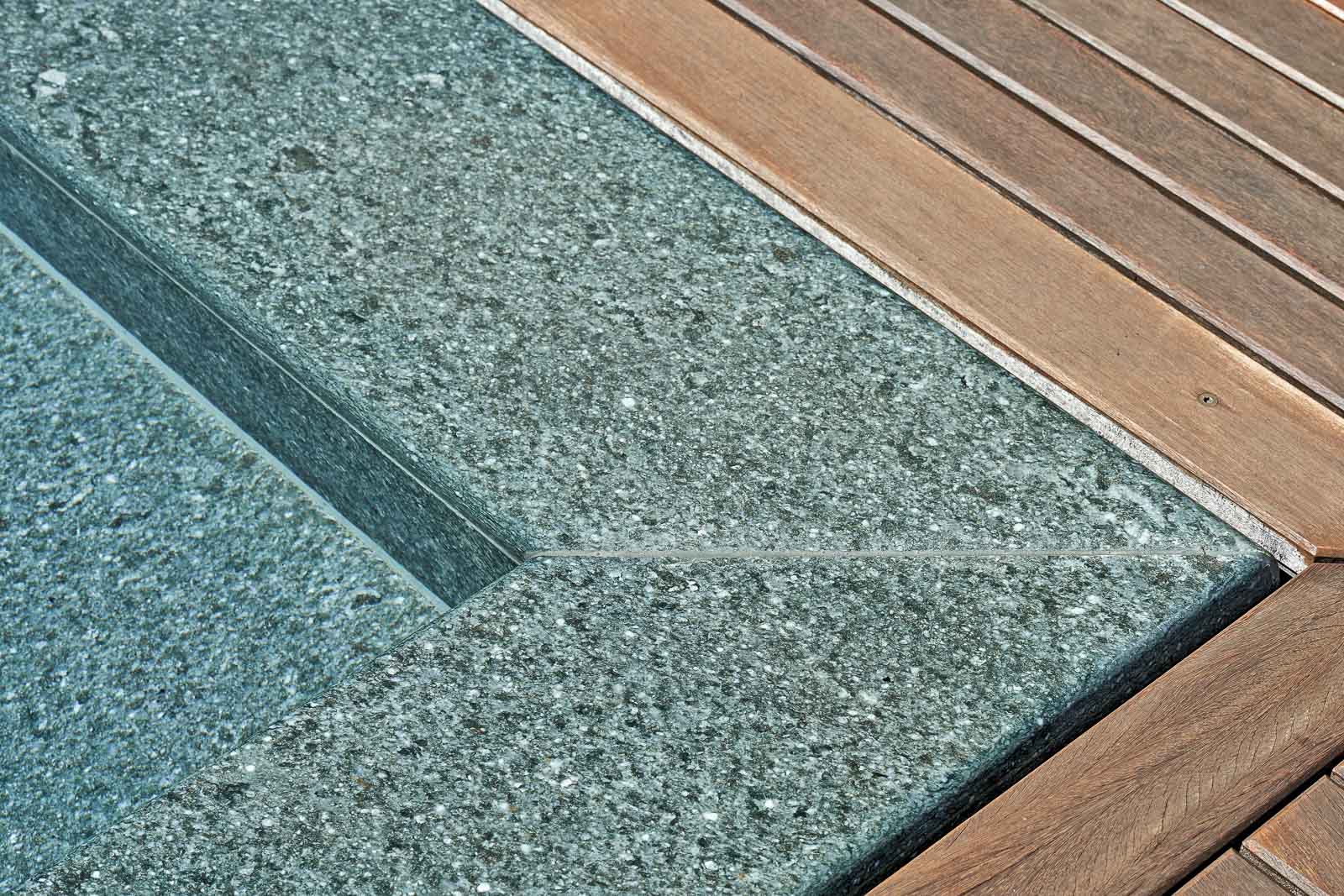 Detail, Ecke, Holzdielen, Rinne, Ueberlaufbecken, Verdeckt