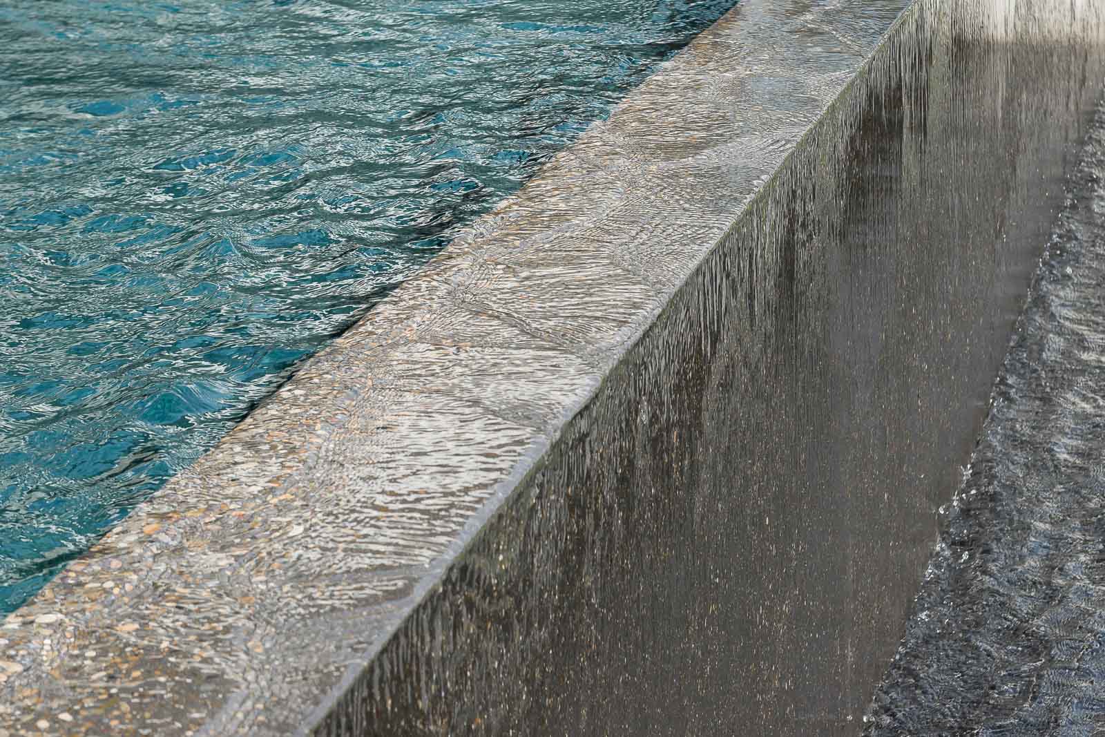 Infinitybecken, Kaskade, Ueberlaufrinne, Ueberlaufrinnensystem, Wasserfall