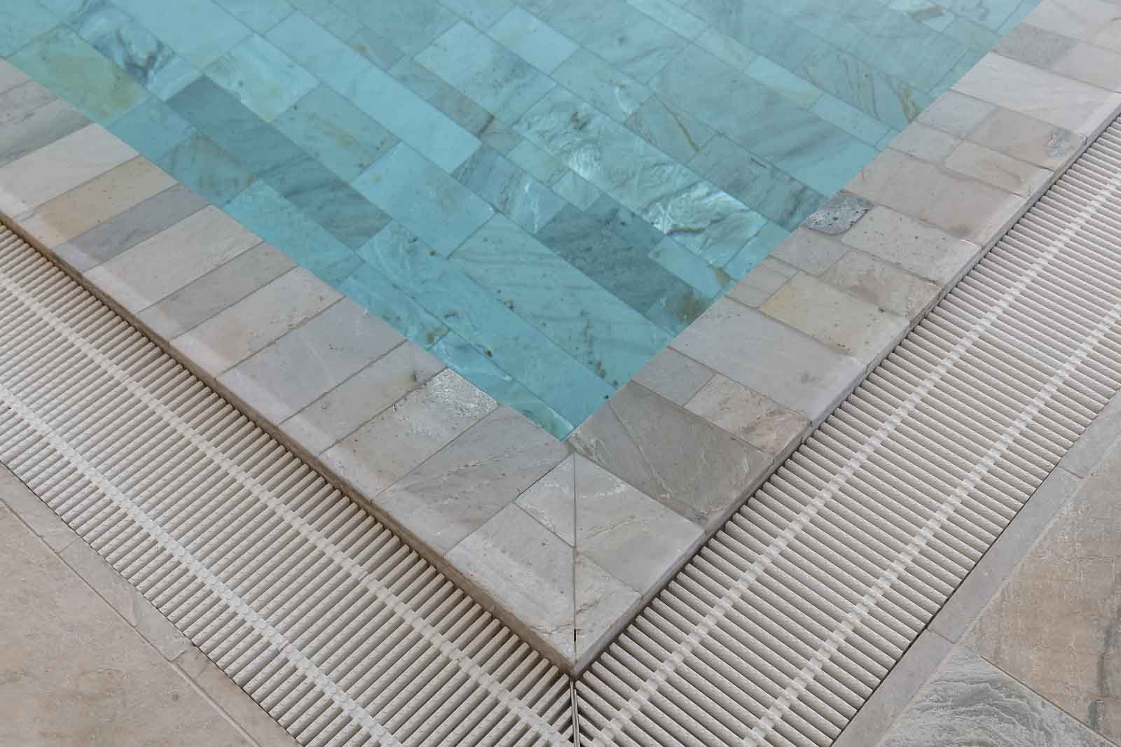 Ecke, Naturstein, Pool, Ueberlaufrinne