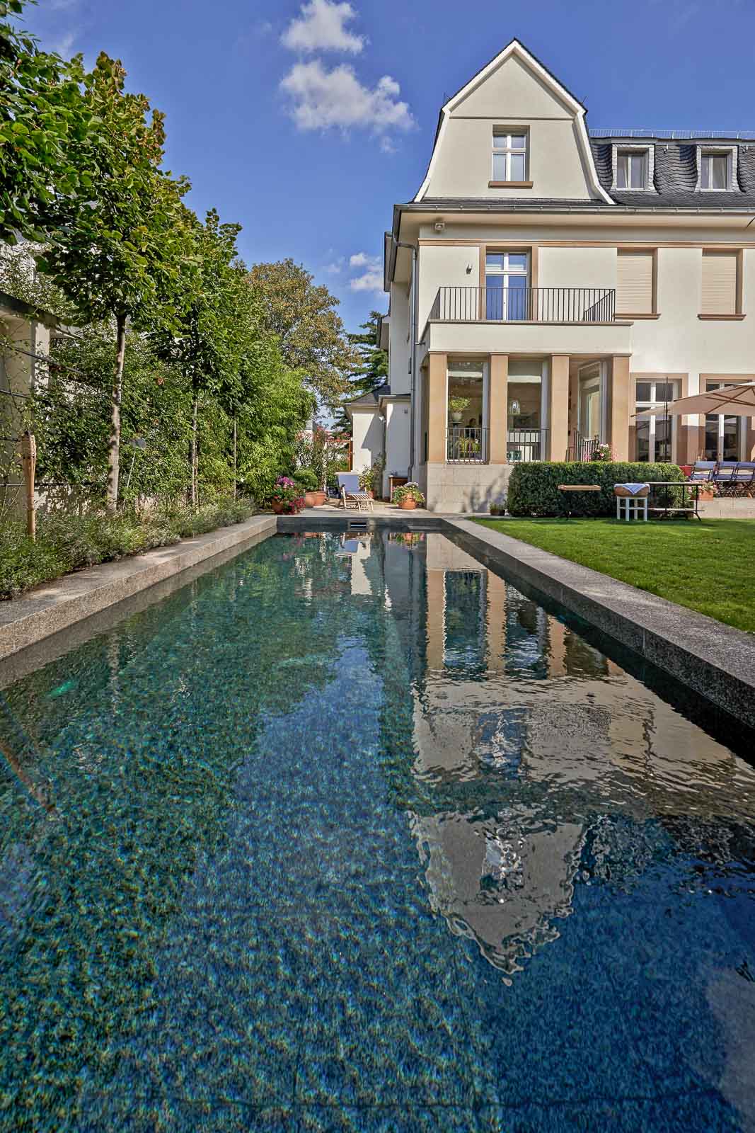 Outdoorpool, Spiegelbild, Umgebung