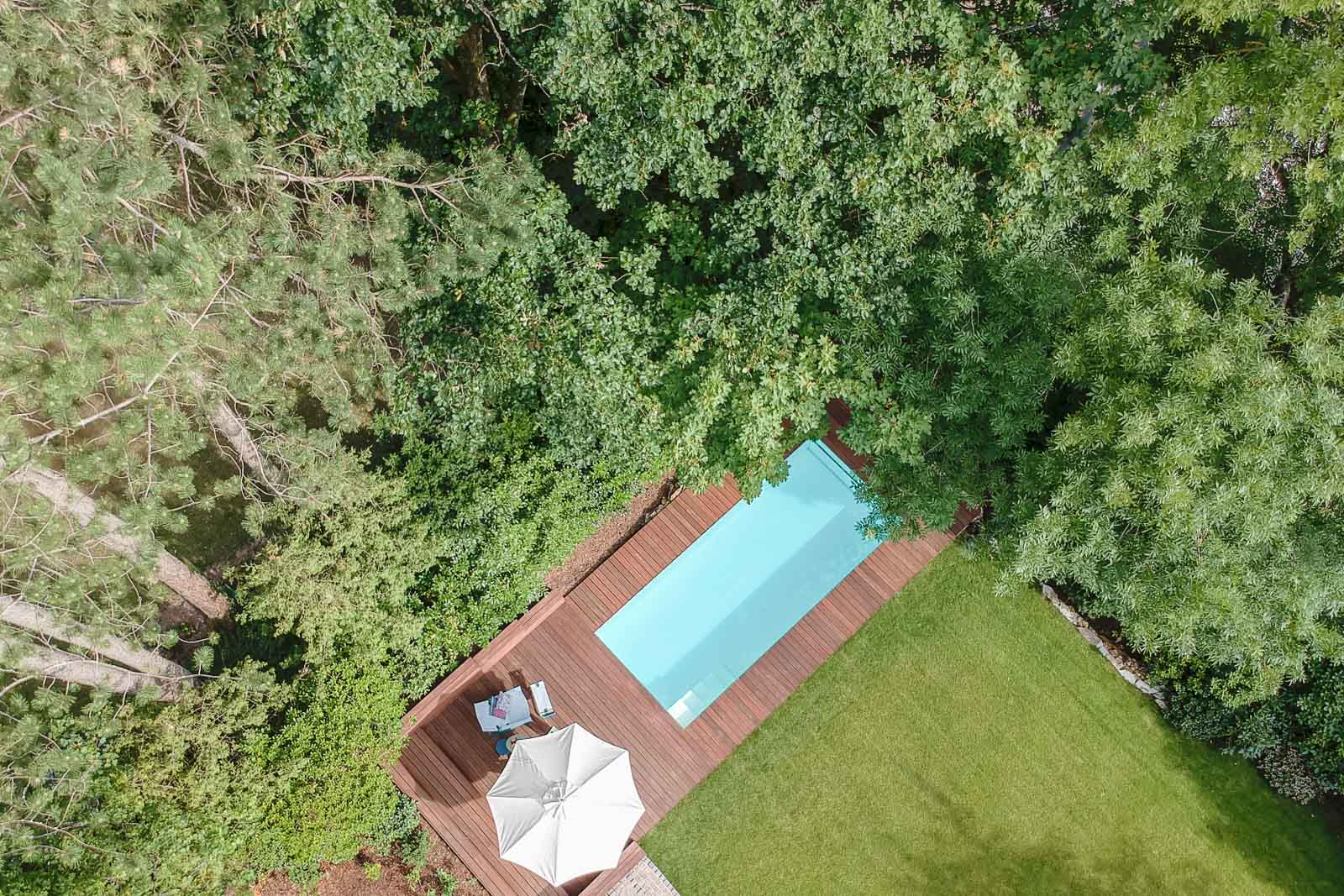 Gartenschwimmbad, Holzterrasse, Luftbild