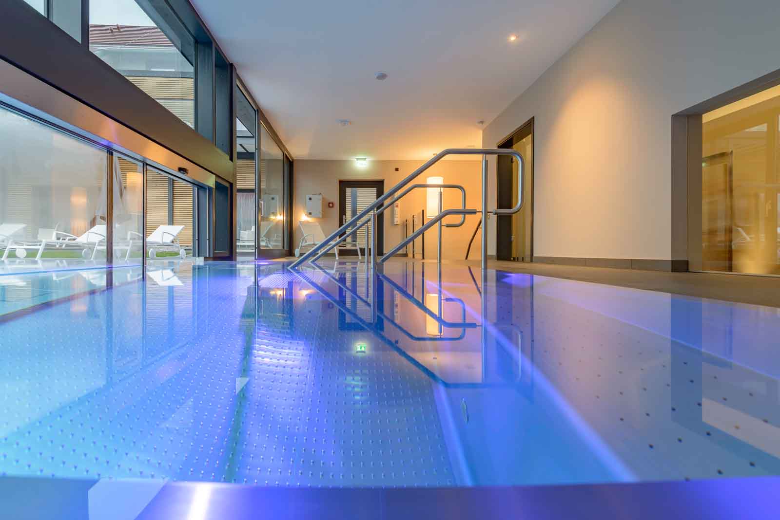 Edelstahlpool, Hotel, Lichtstimmung, Spa