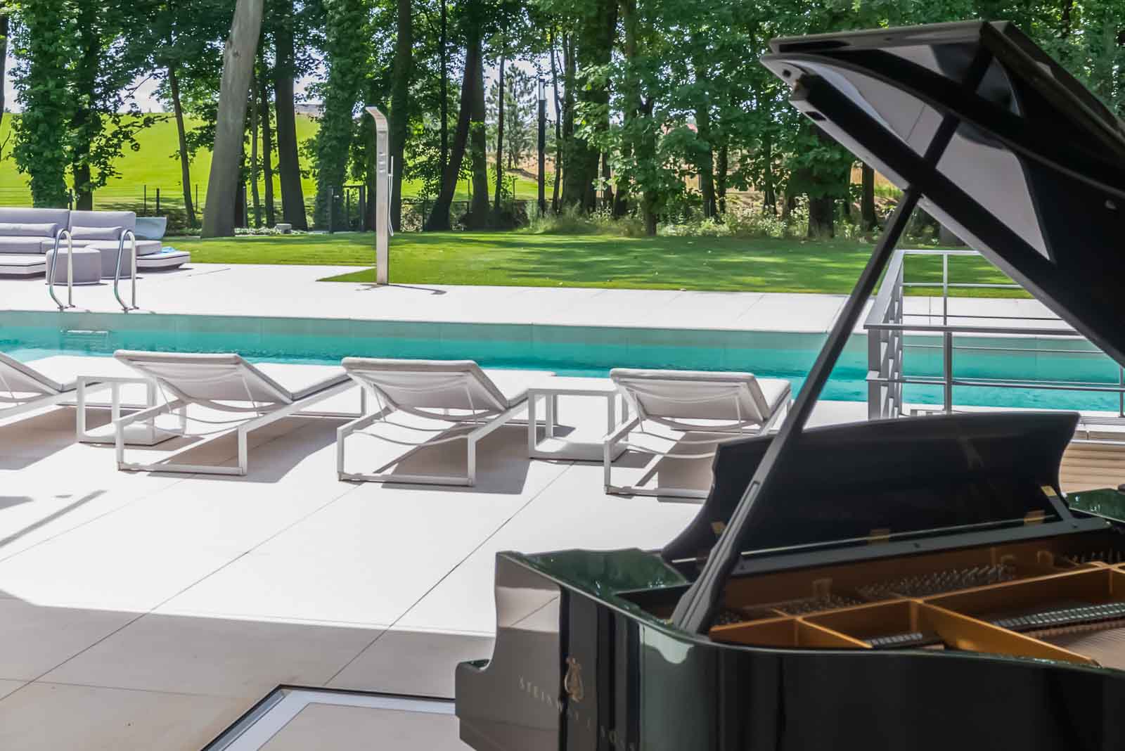 Klavier, Pool, Skyframe