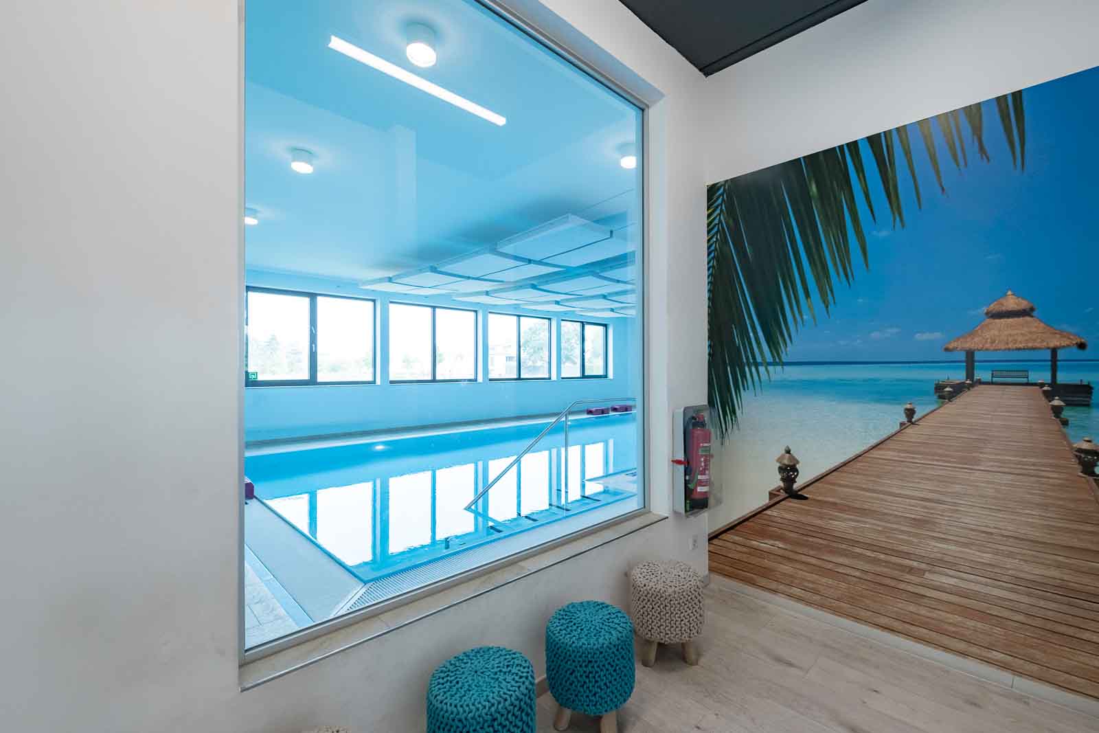 Fenster, Schwimmhalle, Zuschauen