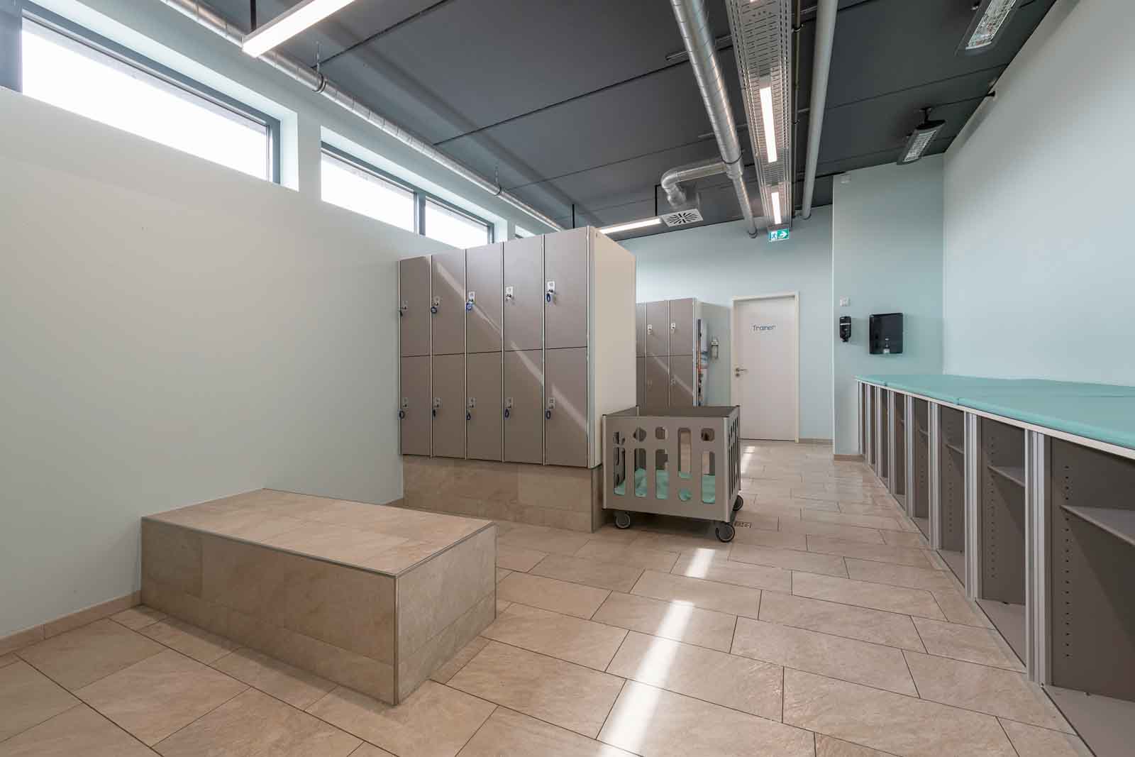 Sitzbank, Umkleide, Wickeltisch