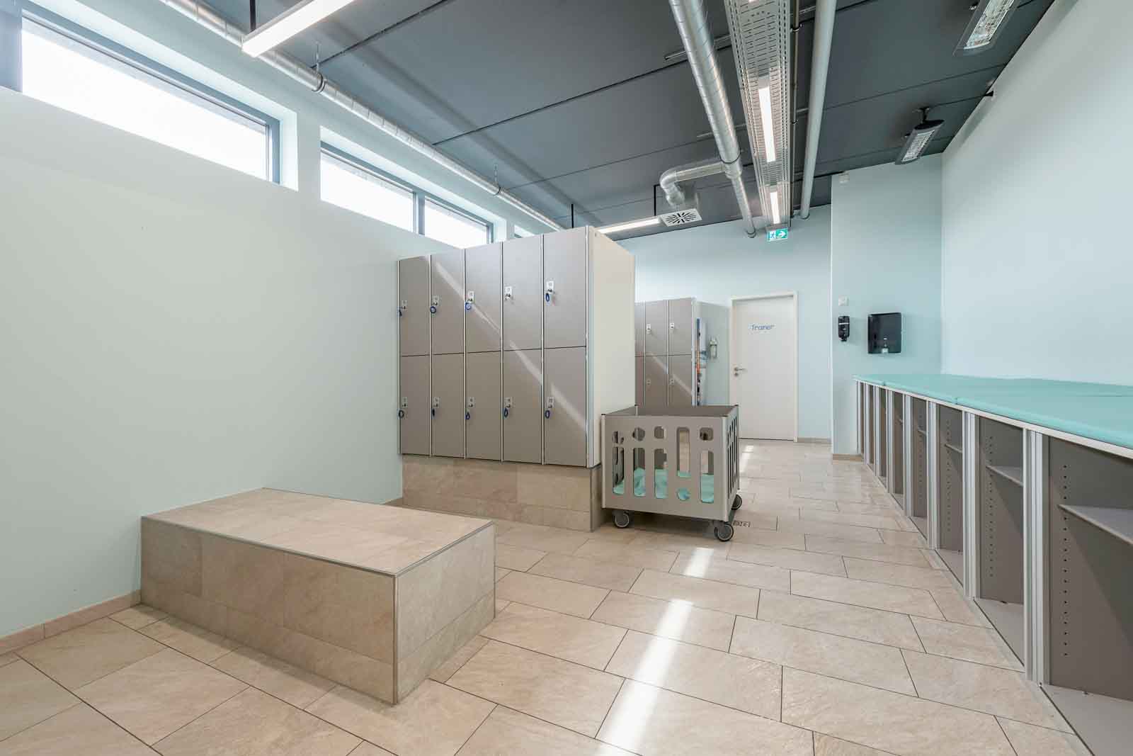Sitzbank, Umkleide, Wickeltisch