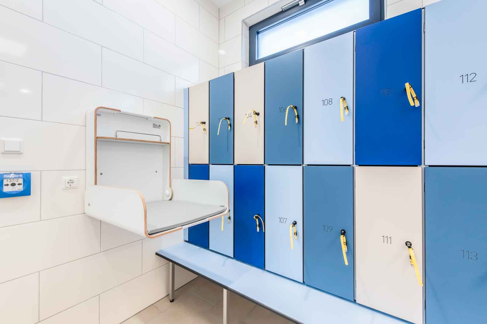 Sportverein, Umkleiden, Wickeltisch