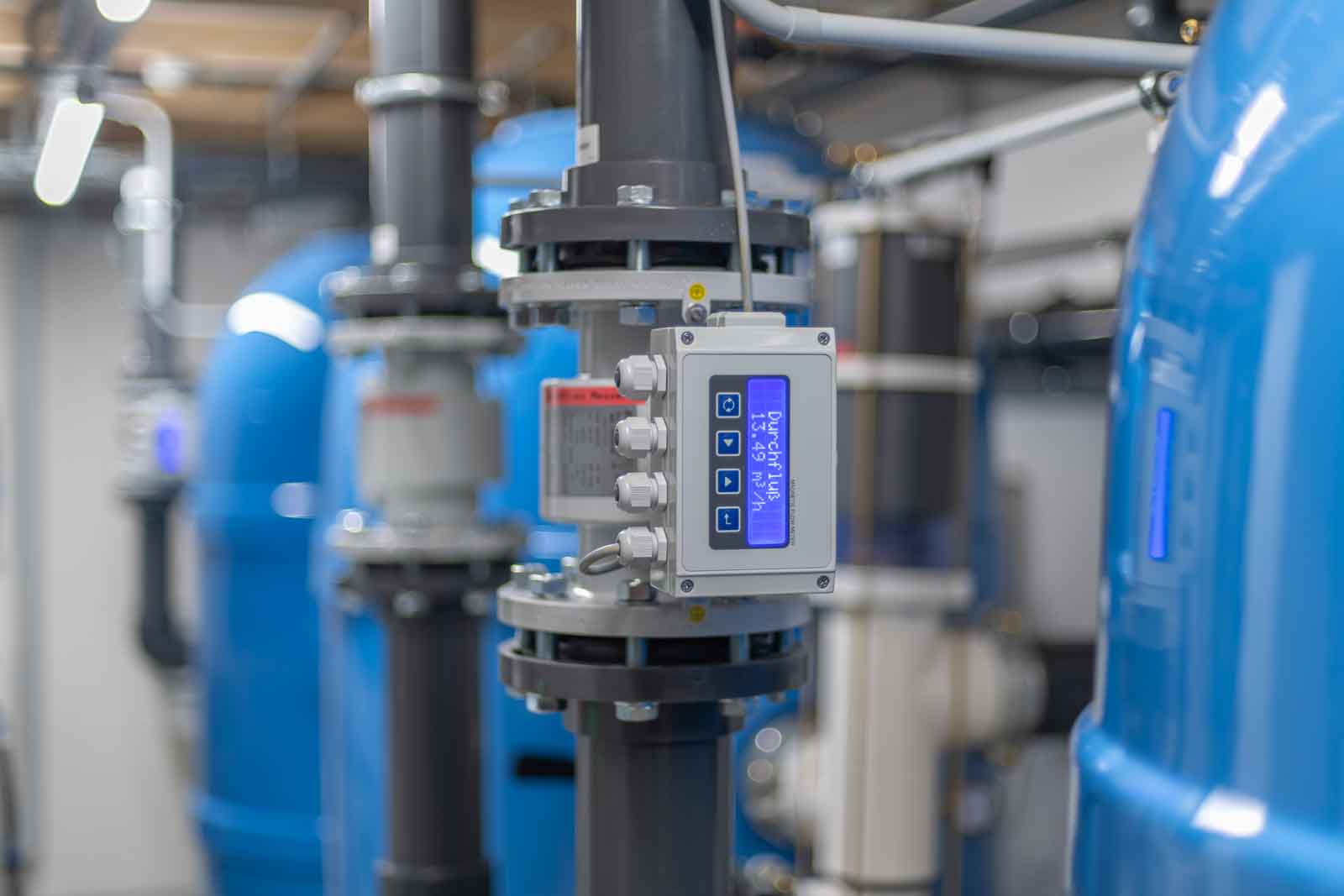 Technik, gläserner Technikraum Durchflussmessgerät, Filter, Filteranlage