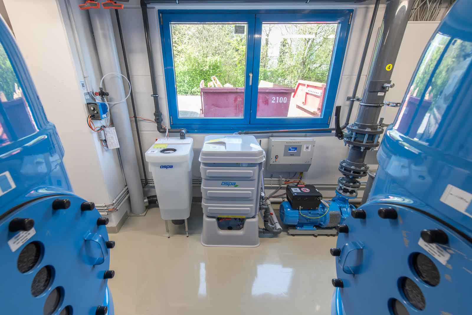 Technik, gläserner Technikraum Blueclear, Desinfektion, Ospa, Ph, Heben