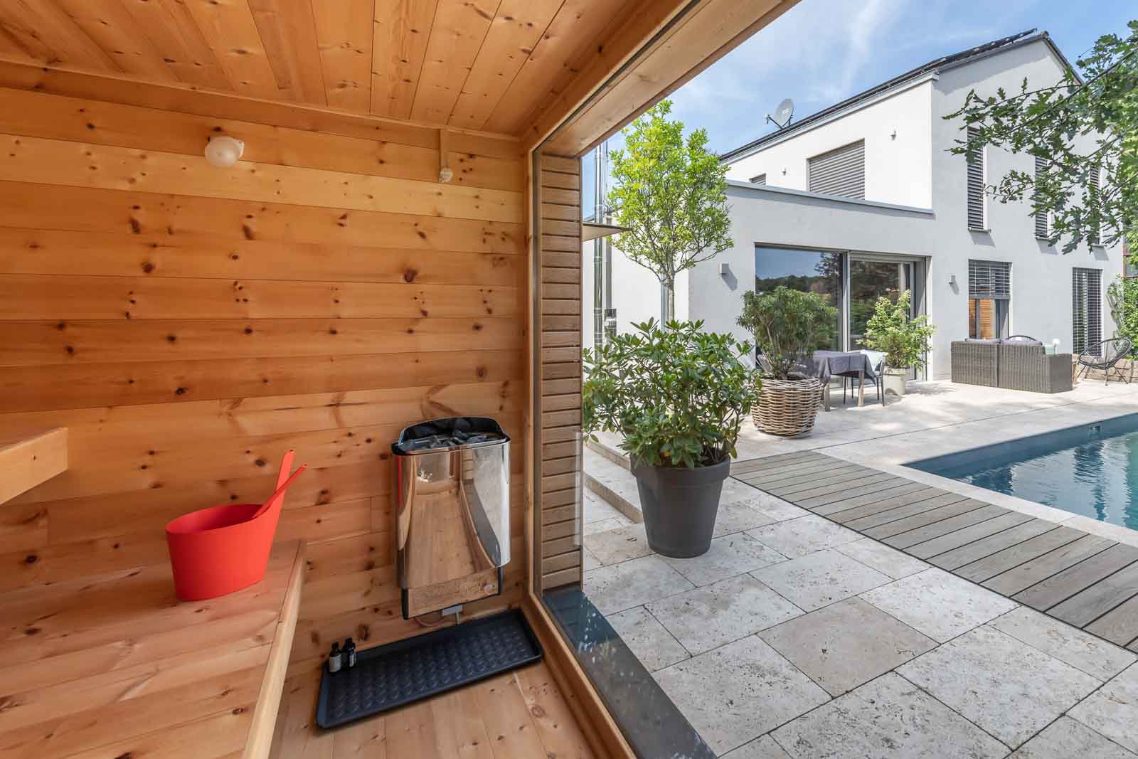 Garten, Sauna, Verglast