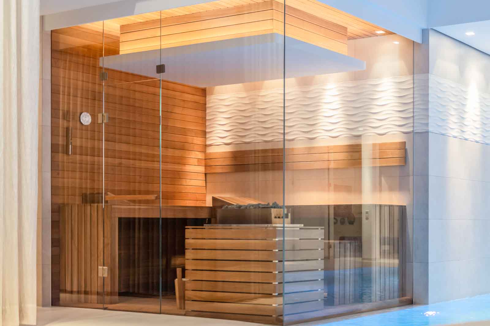 Sauna, Schwimmhalle, Wasserfall