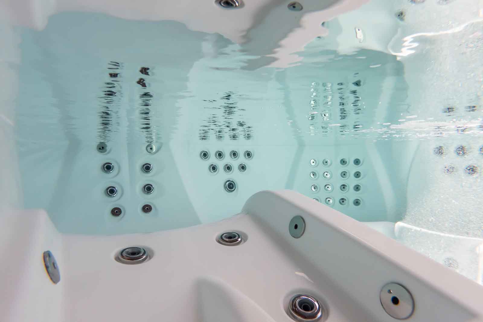 Duesen, Massageliege, Whirlpool