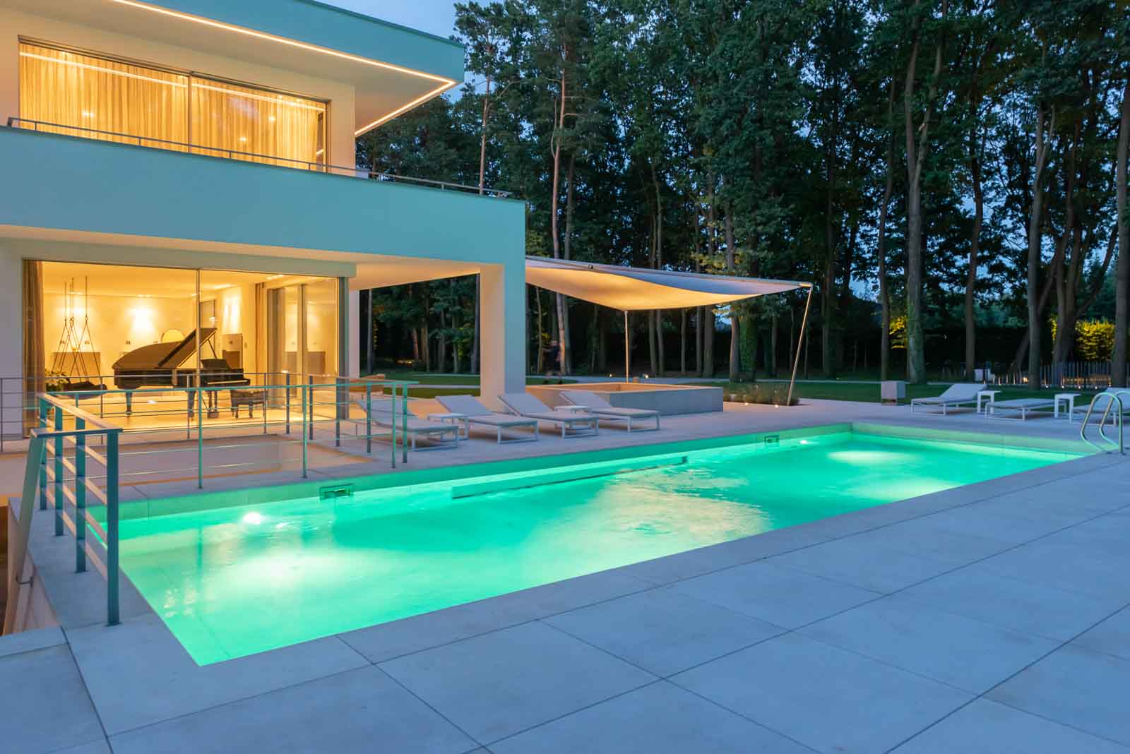 Farblicht, Terrassenpool