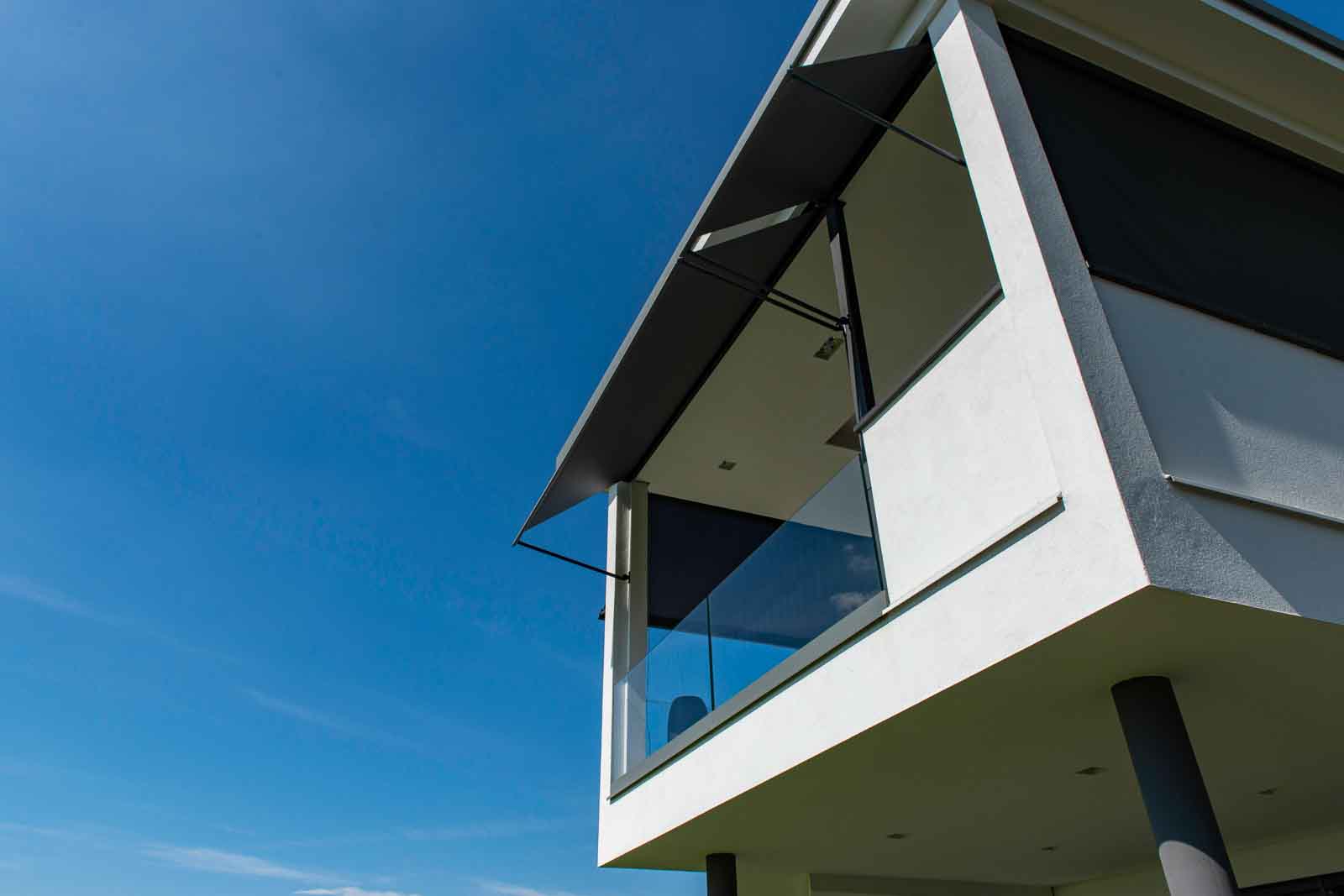 Glasgelaender, Poolhaus, Sonnenschutz