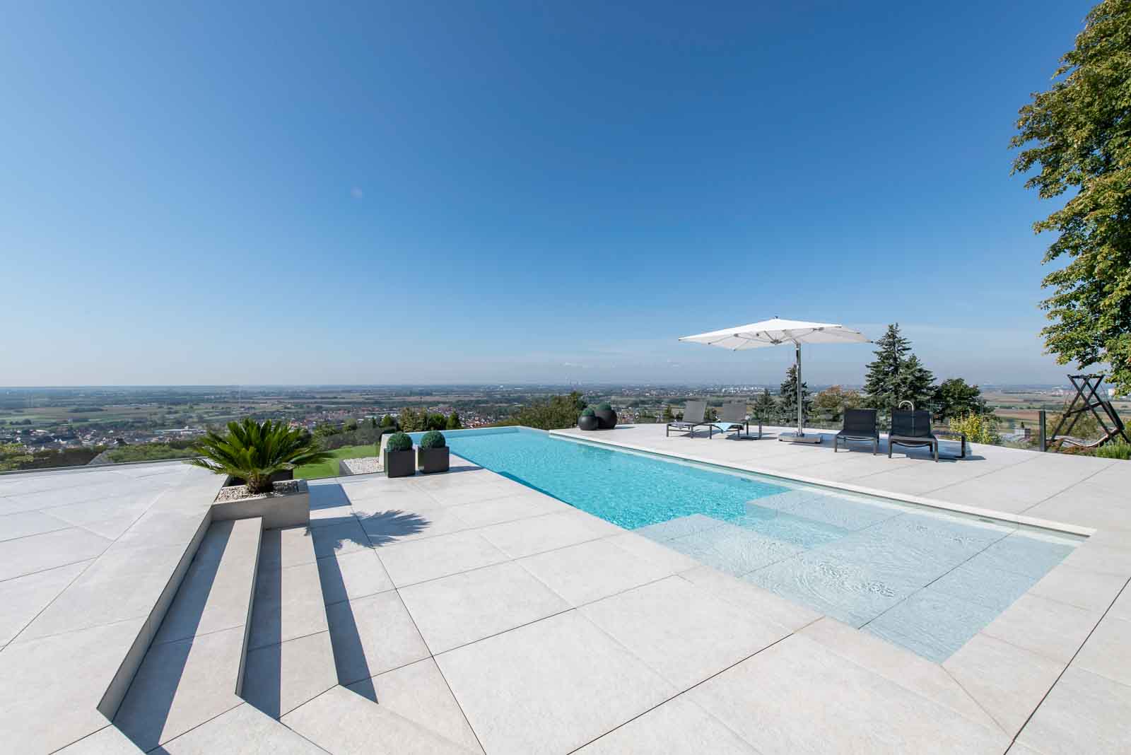 Fernblick, Infinitypool, Terrasse