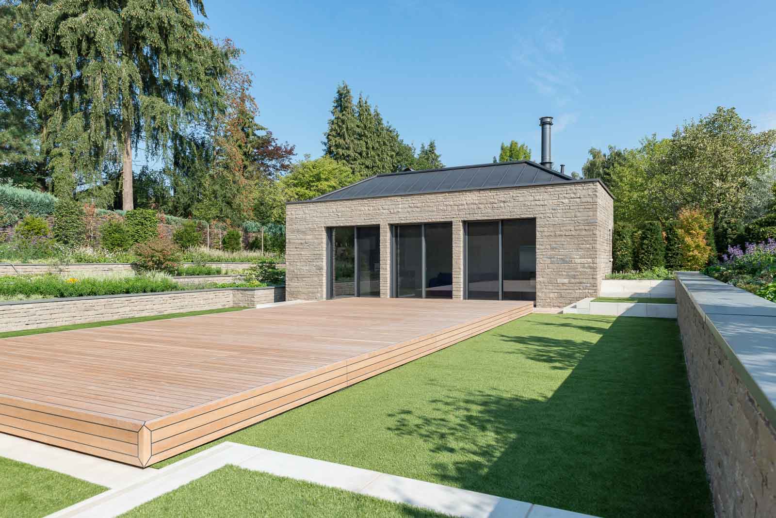 Geschlossen, Pooldeck, Poolhaus
