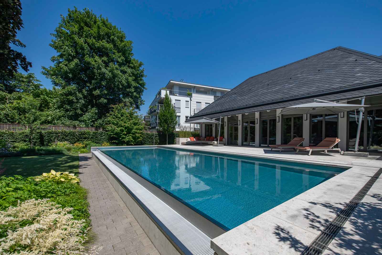 Infinitybecken, Pool, Terrasse