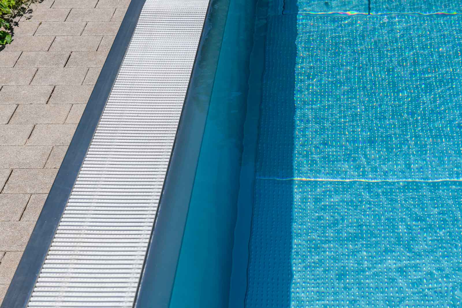 Rinne, Rost, Schwimmbecken