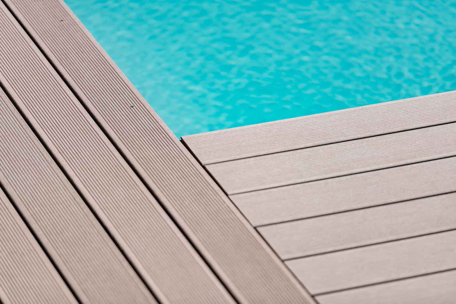 Eckdetail, Holzdeck, Pool