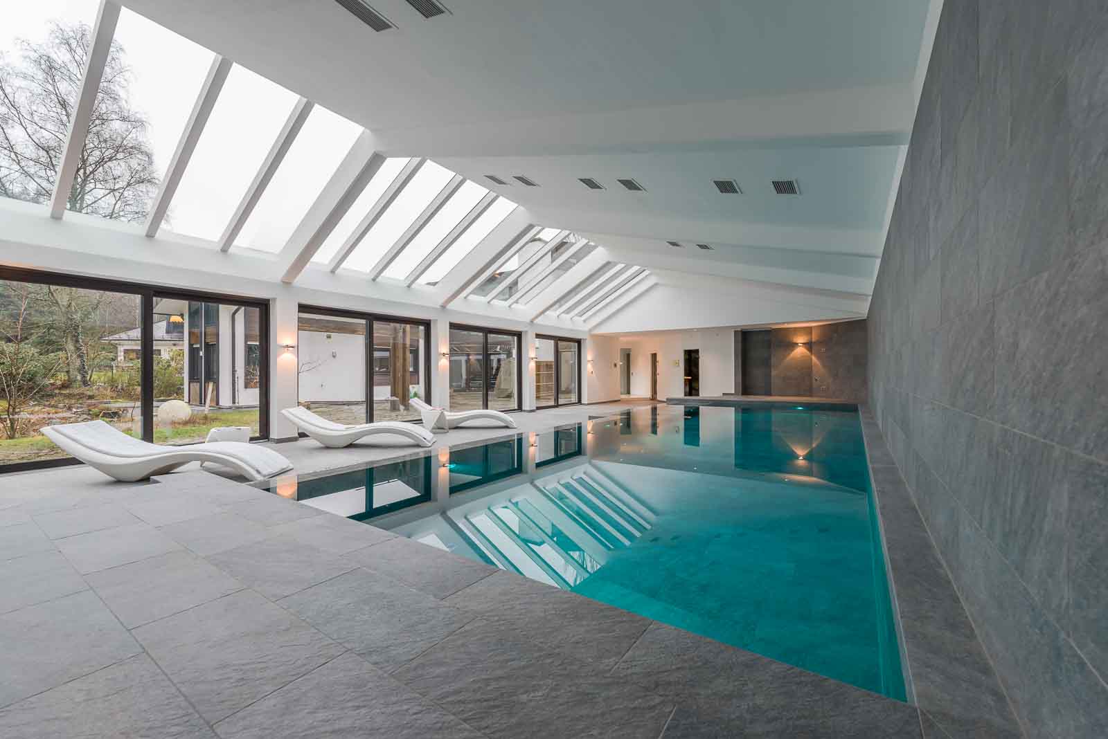 Dachfenster, Satteldach, Schwimmhalle