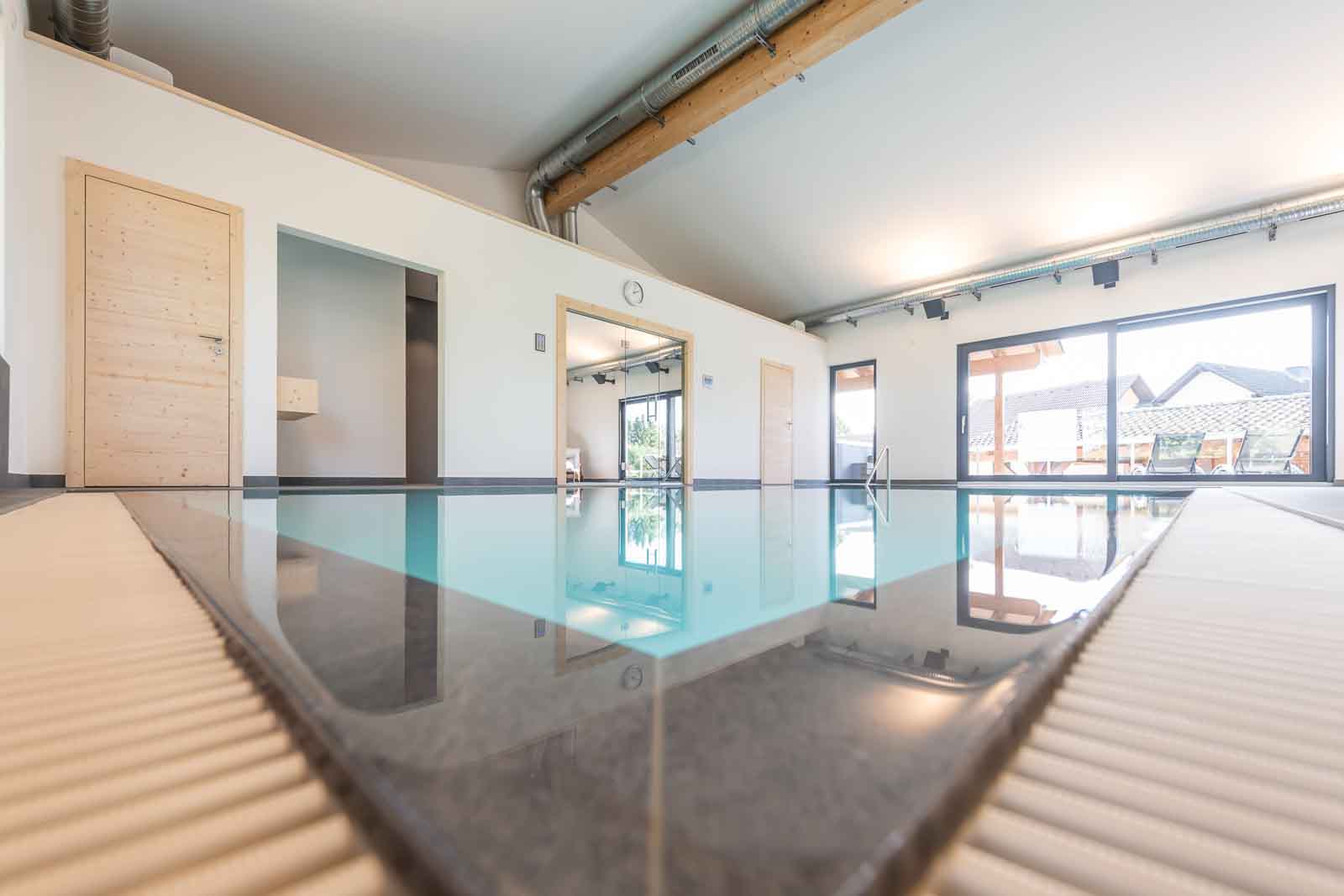 Ebenerdig, Hallenbad, Wasserspiegel