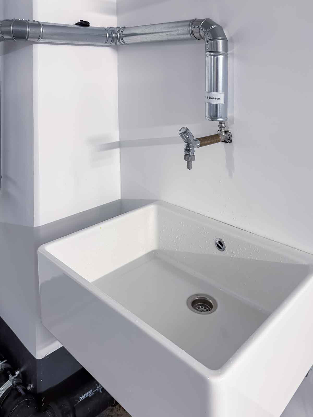 Ausgussbecken, Detail