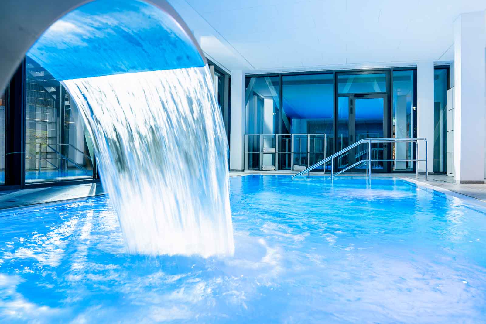 Nackenschwall, Pool, Wasserfall