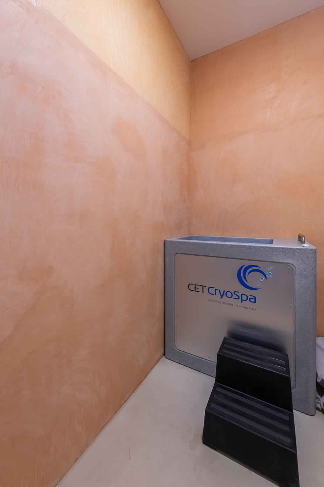 Carolinger Hallenbad Cet, Cryospa, Tauchbecken
