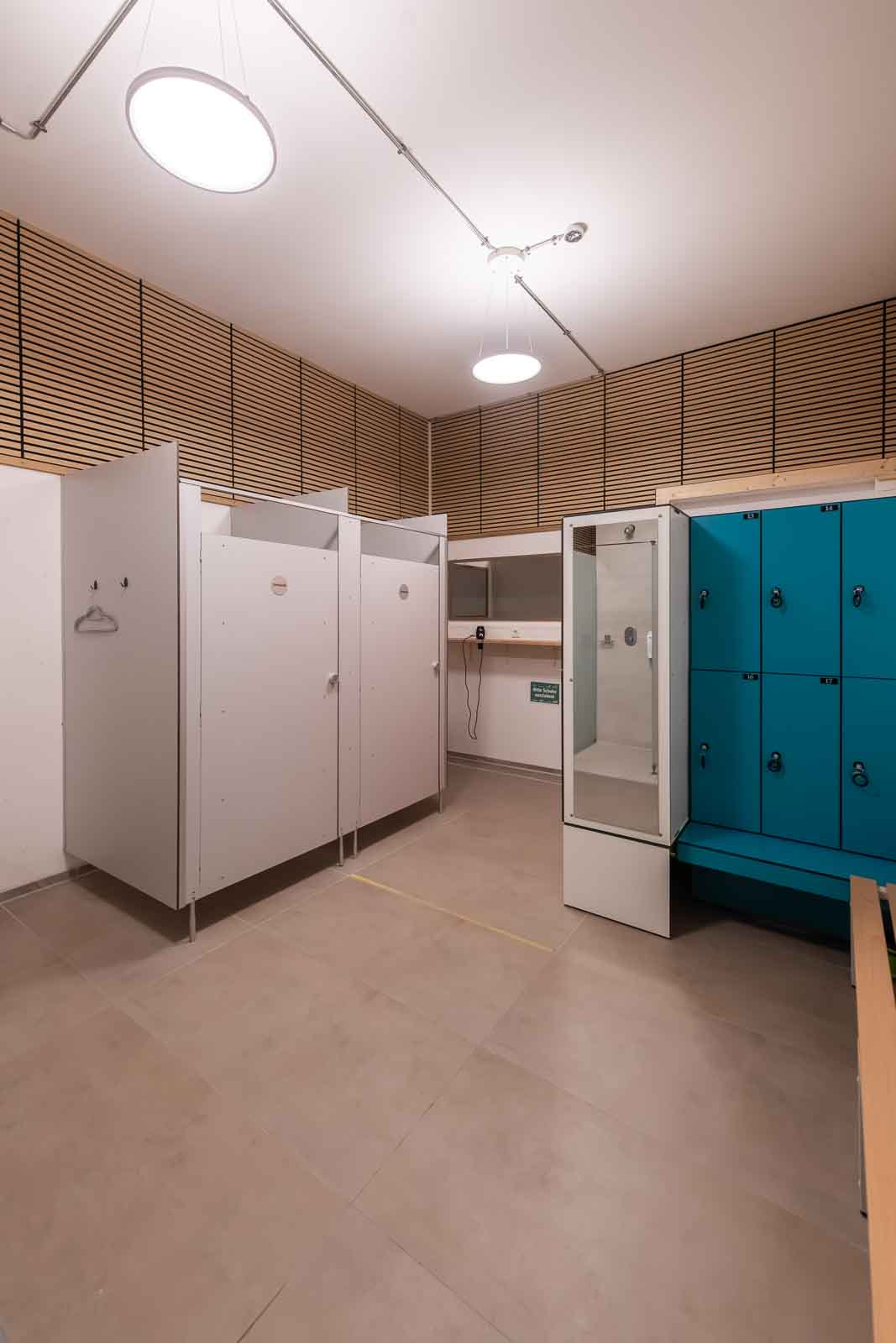 Carolinger Hallenbad Kabine, Umkleide