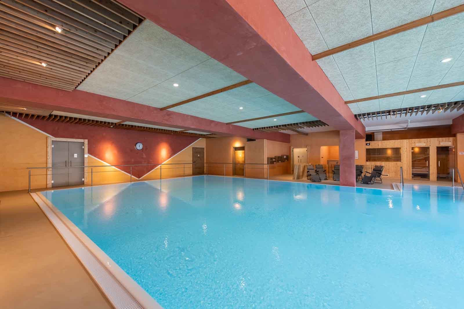 Carolinger Hallenbad Hotelpool, Kunststoffbecken, Überlaufpool