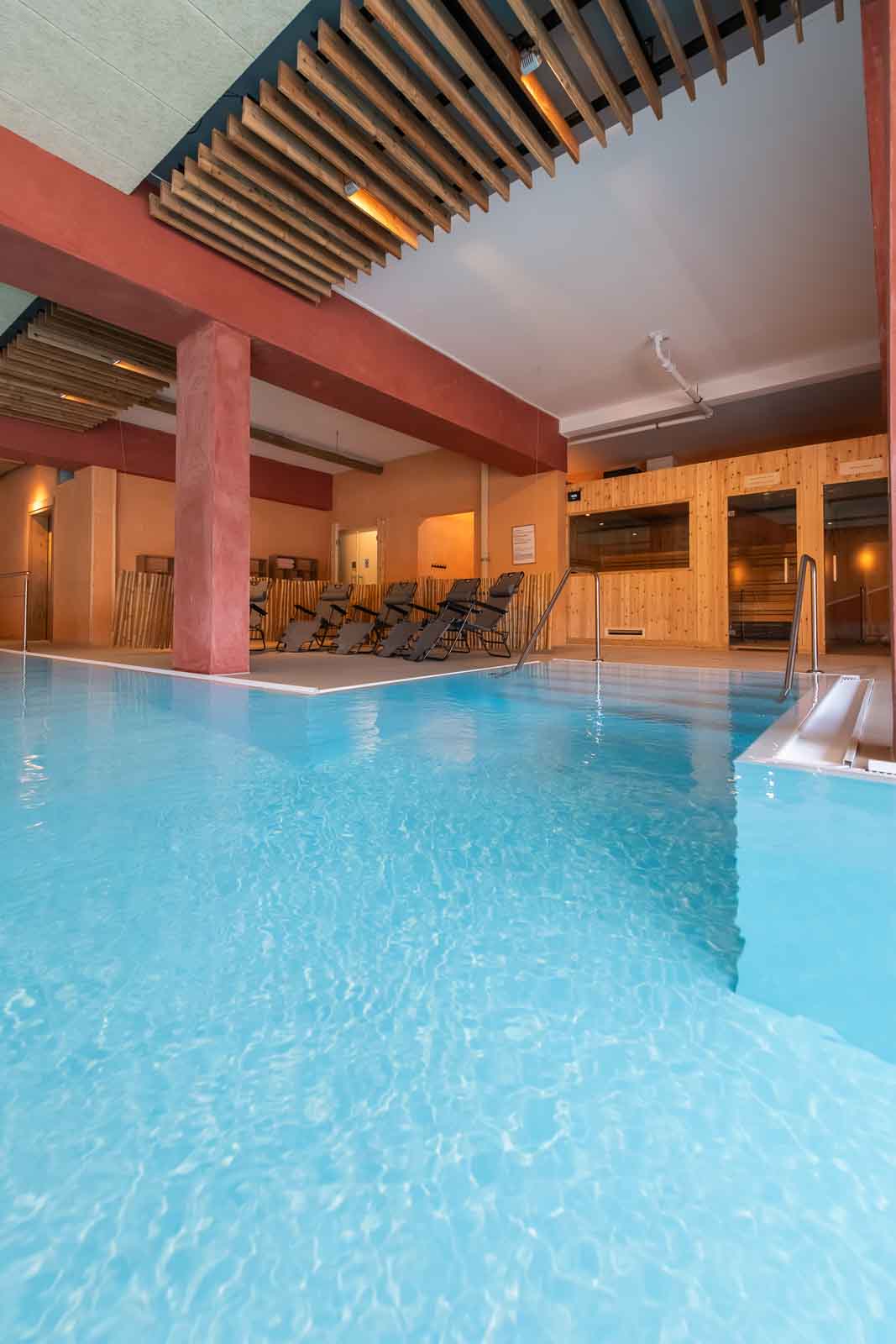 Carolinger Hallenbad Einstieg, Pool, Treppe
