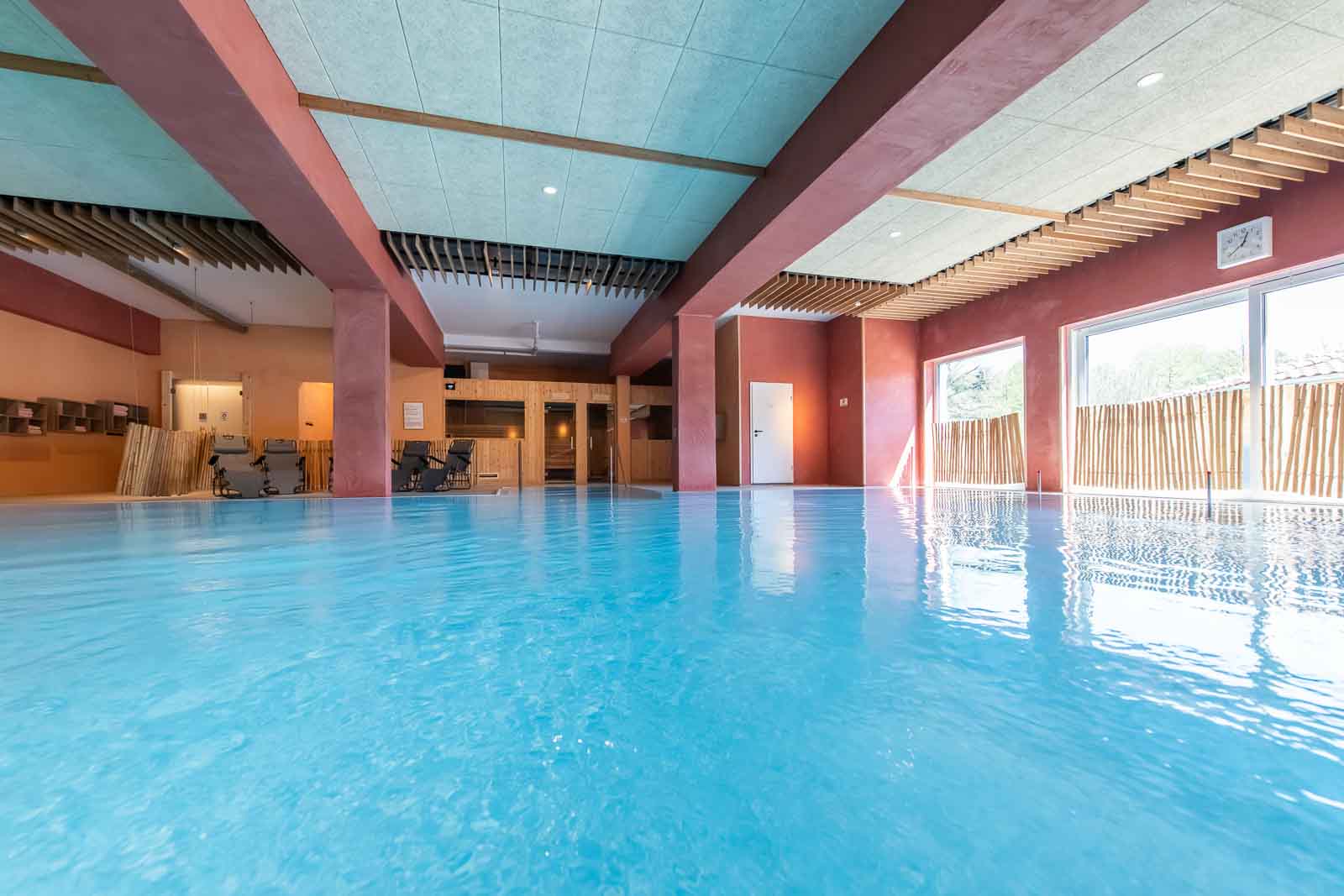 Carolinger Hallenbad Hotelschwimmbad, Überlaufbecken