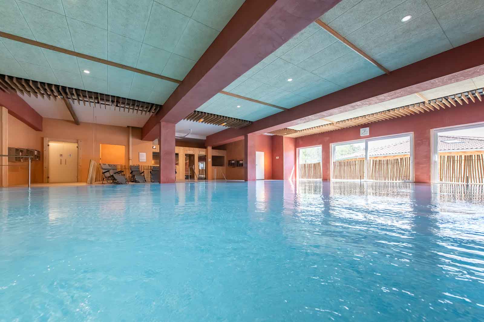 Carolinger Hallenbad Fenster, Hotelbad, Wasserfläche