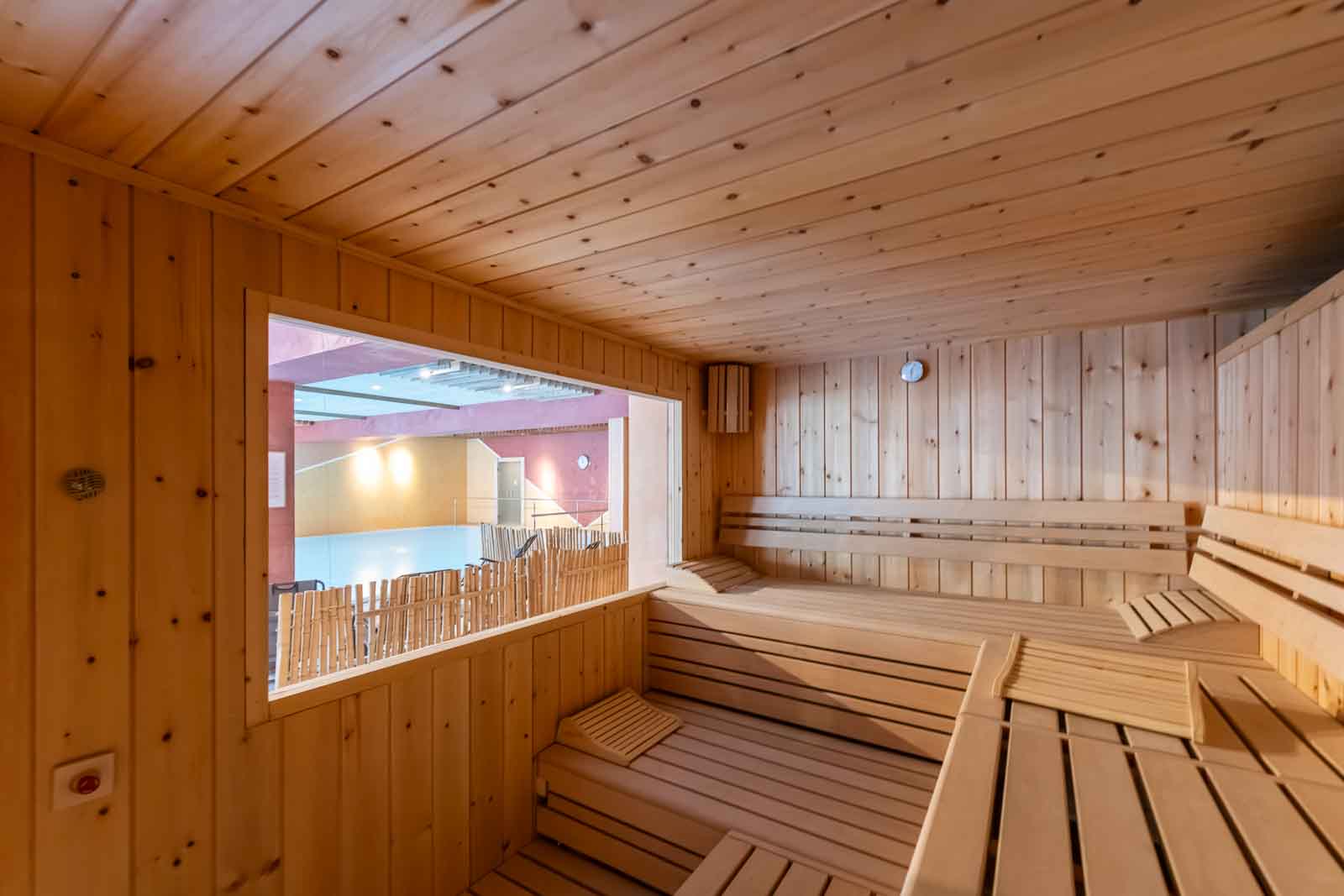 Carolinger Hallenbad Fenster, Sauna, Schwimmbad