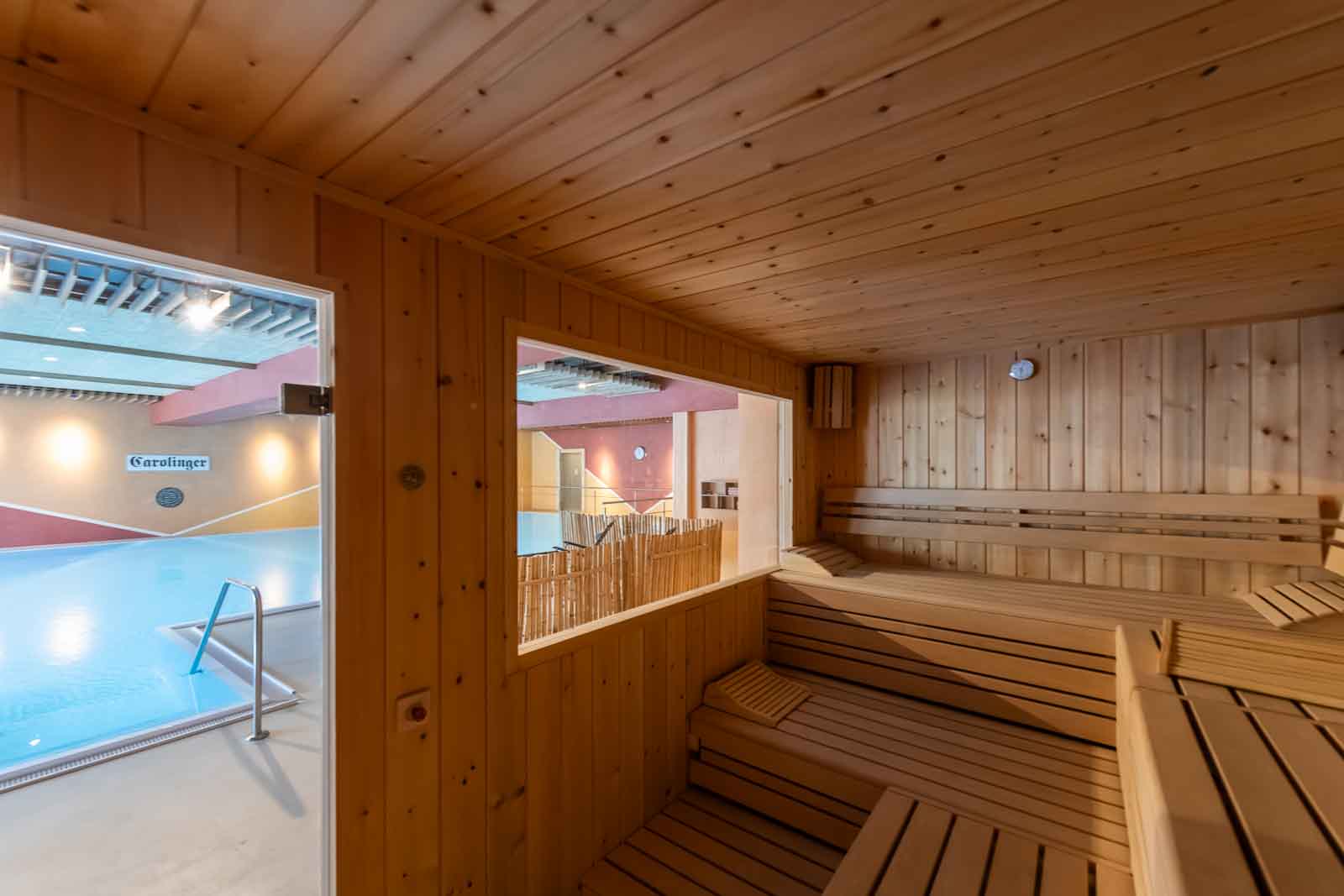 Carolinger Hallenbad Bank, Liege, Sauna