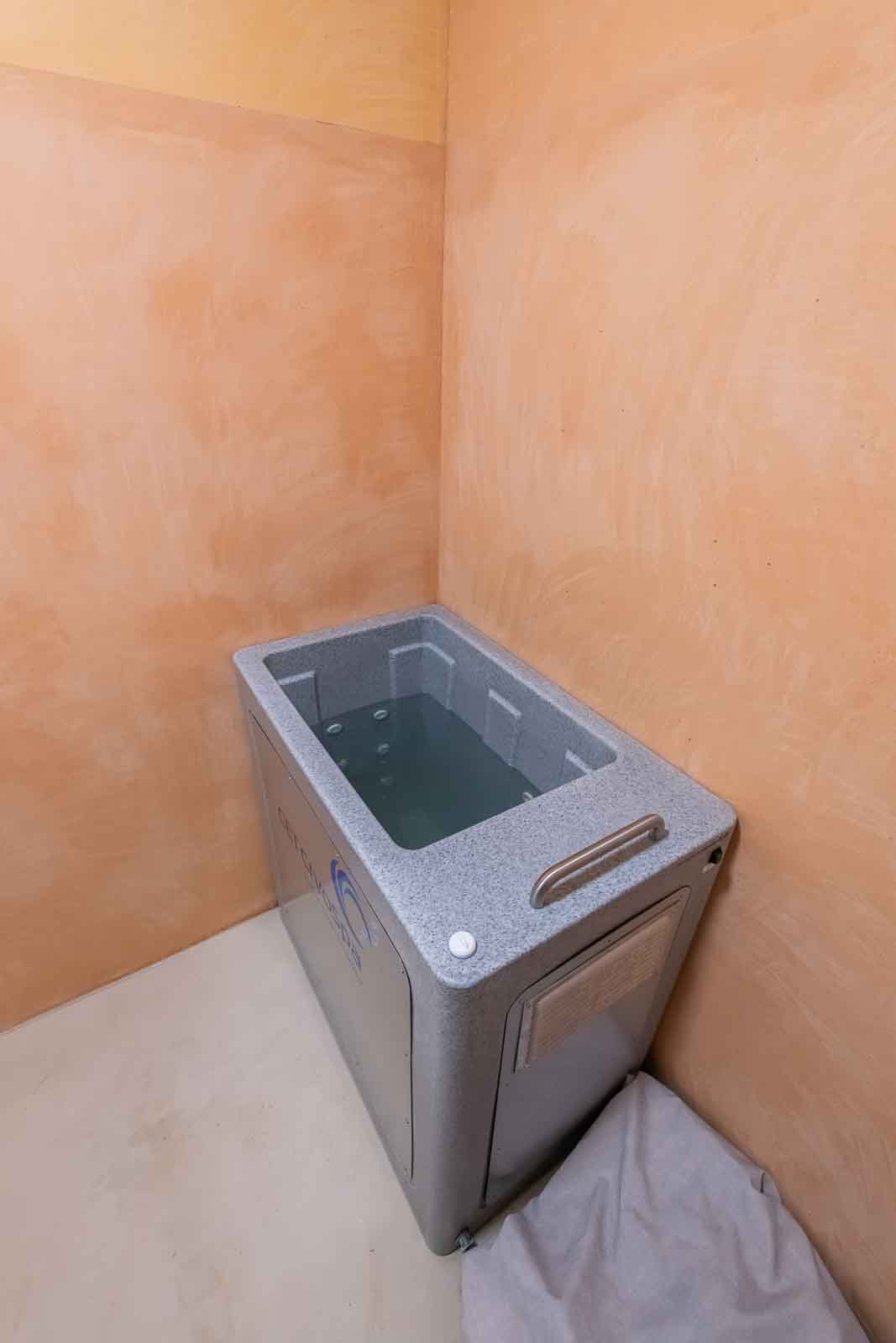 Carolinger Hallenbad Eisbad, Kaelte, Therapie