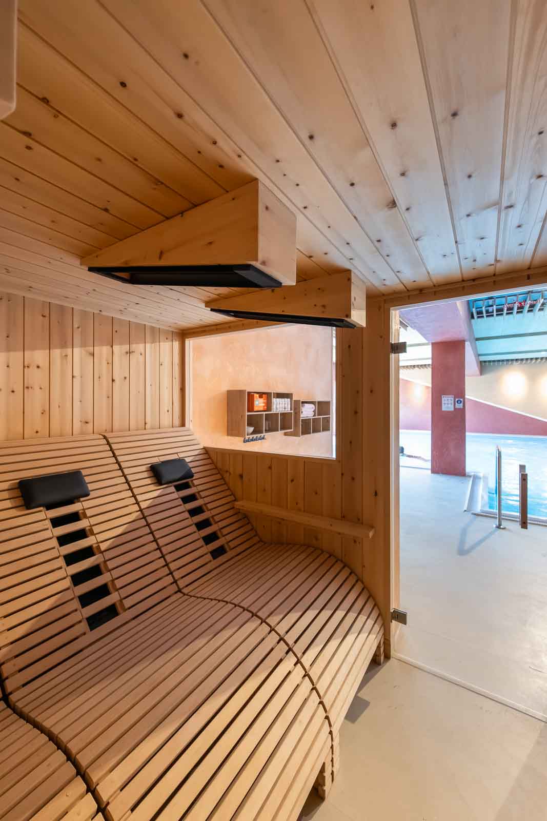 Carolinger Hallenbad Infrarot, Liege, Sauna