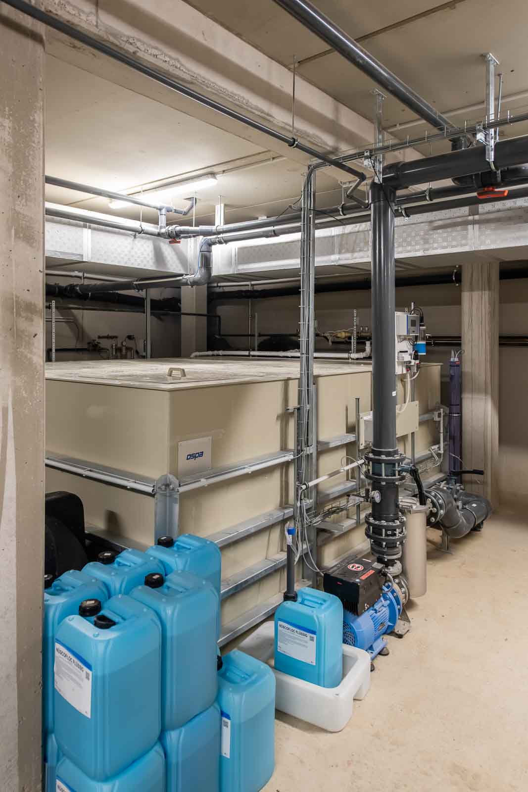 Carolinger Hallenbad Ausgleichsbehaelter, Schwallwasser, Technik