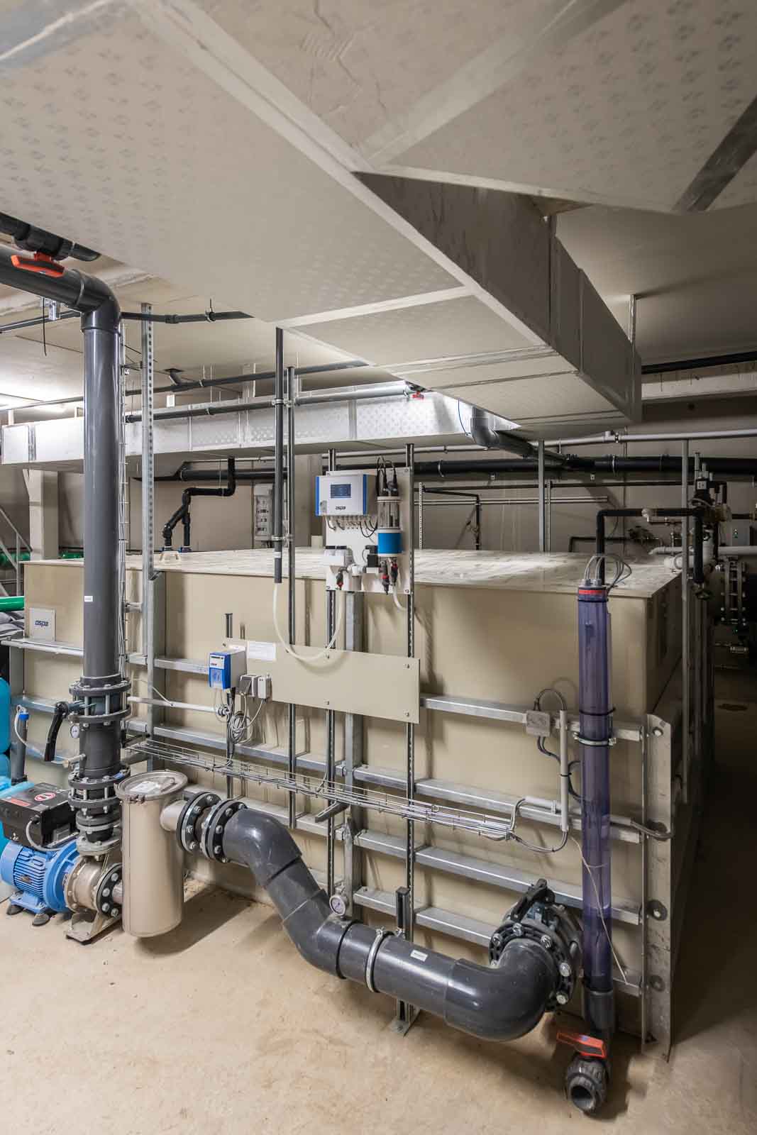 Carolinger Hallenbad Ansaugung, Pumpe, Schwallwasser