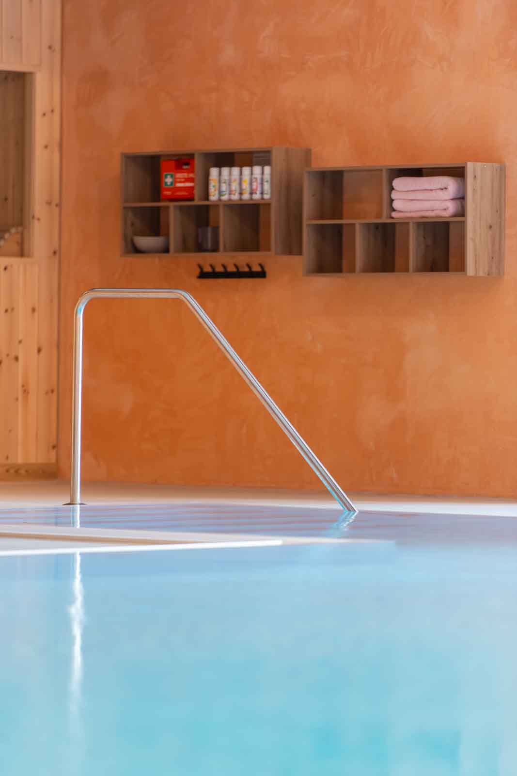Carolinger Hallenbad Einstieg, Handlauf, Schwimmbecken