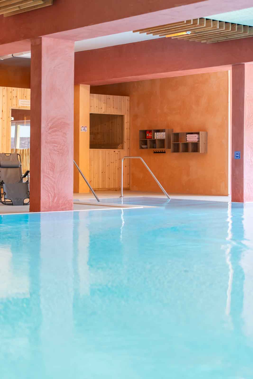 Carolinger Hallenbad Ablagefaecher, Pool