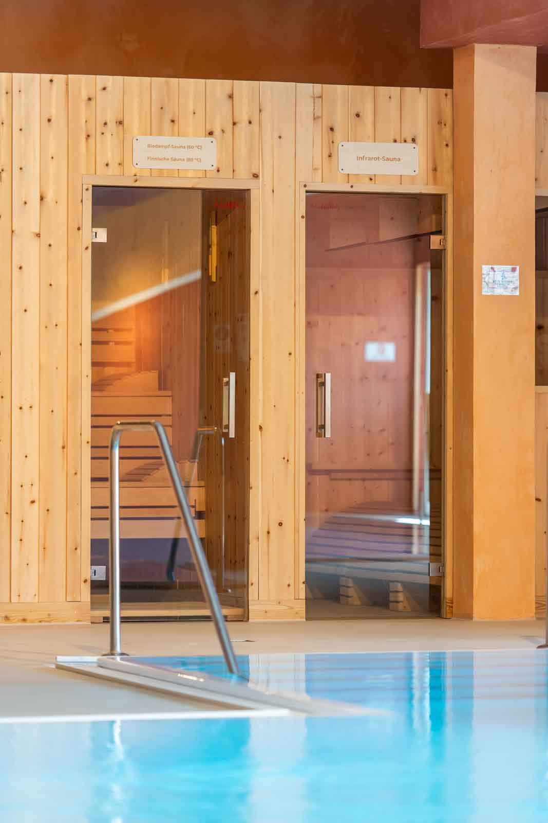 Carolinger Hallenbad Eingang, Pool, Sauna