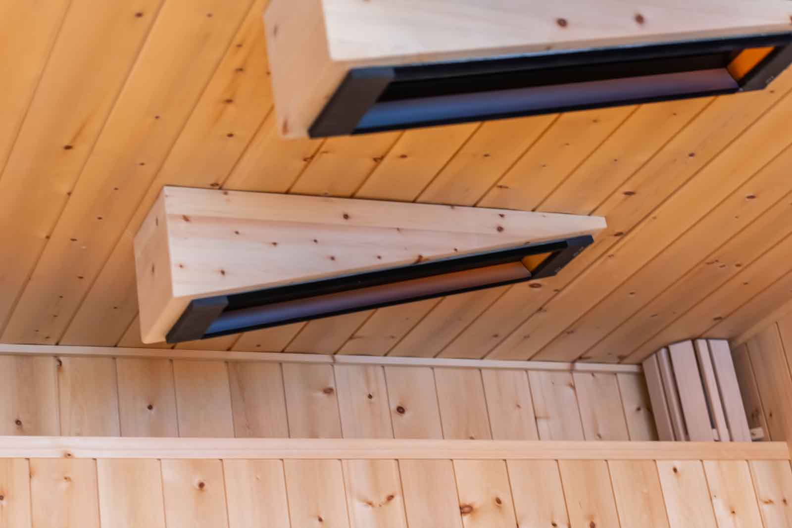 Carolinger Hallenbad Infrarot, Sauna, Strahler