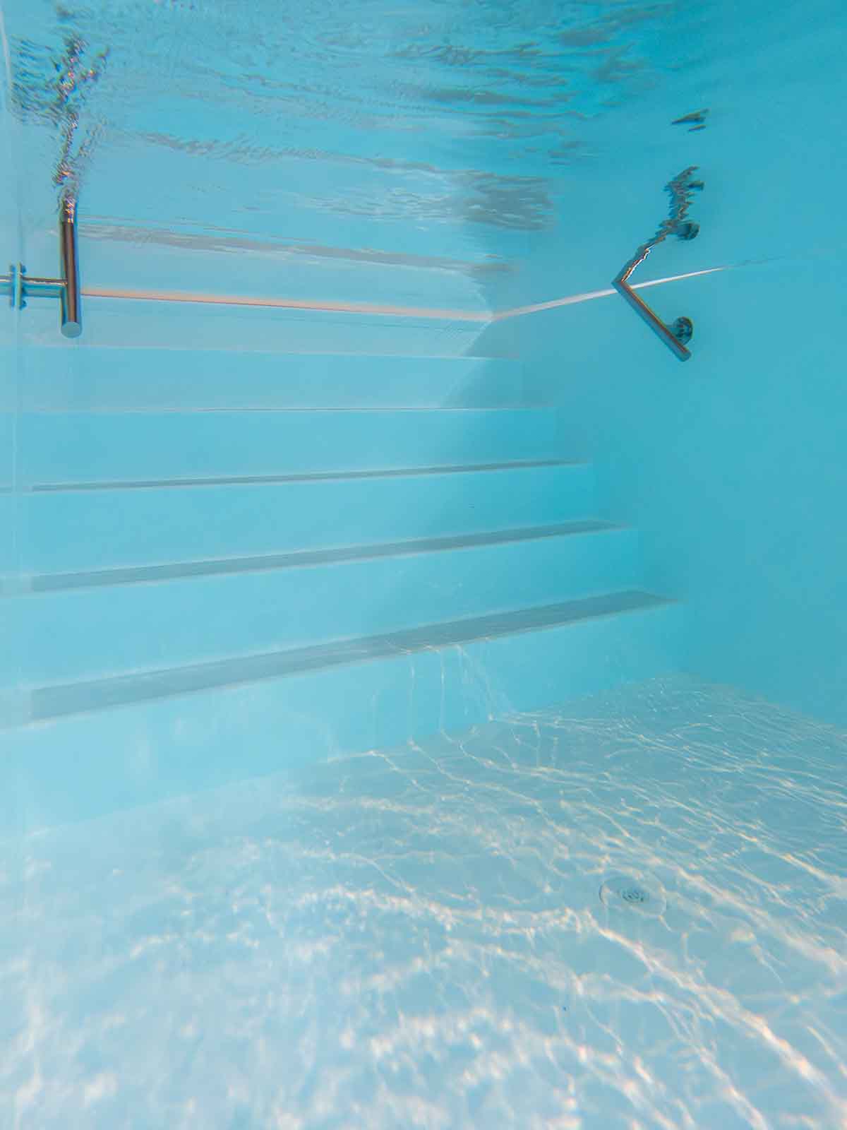 Carolinger Hallenbad Kunststoff, Treppe, Unterwasser
