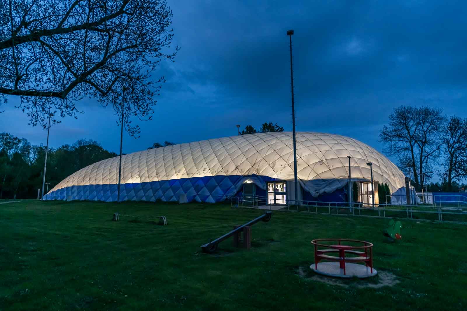Beleuchtet, Freibad, Traglufthalle