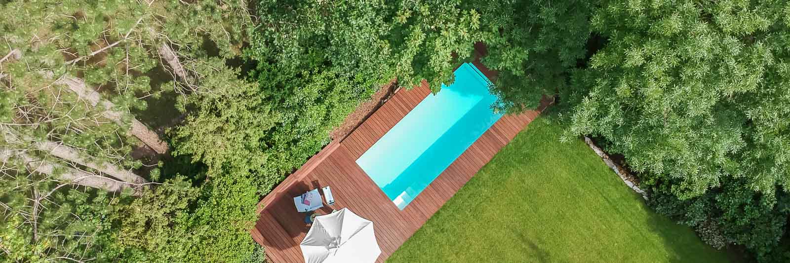 Baeume, Luftbild, Outdoorpool